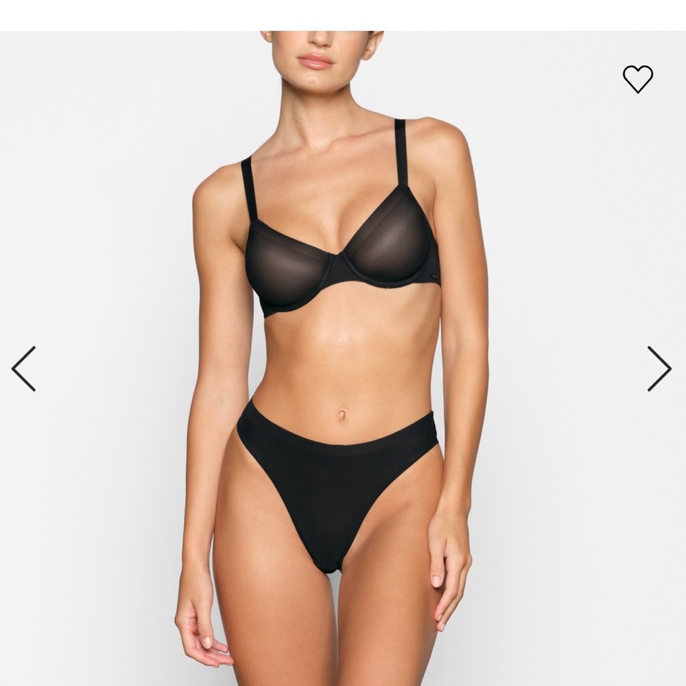 NEW Skims NO SHOW UNLINED DEMI BRA